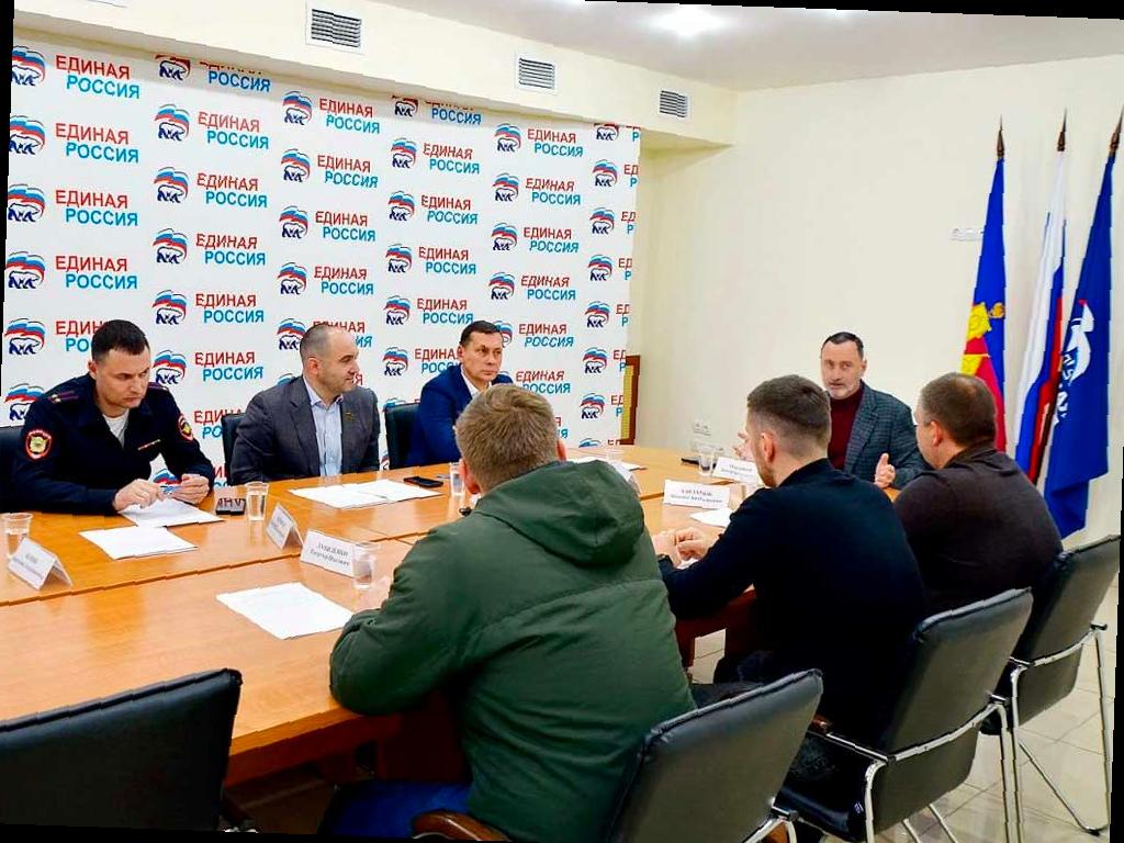 Проблема несанкционированных свалок обсуждается в Сочи: на контейнерных площадках могут установить видеокамеры