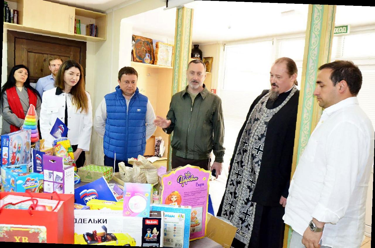 Поздравление с Пасхой в приюте при храме в Сочи