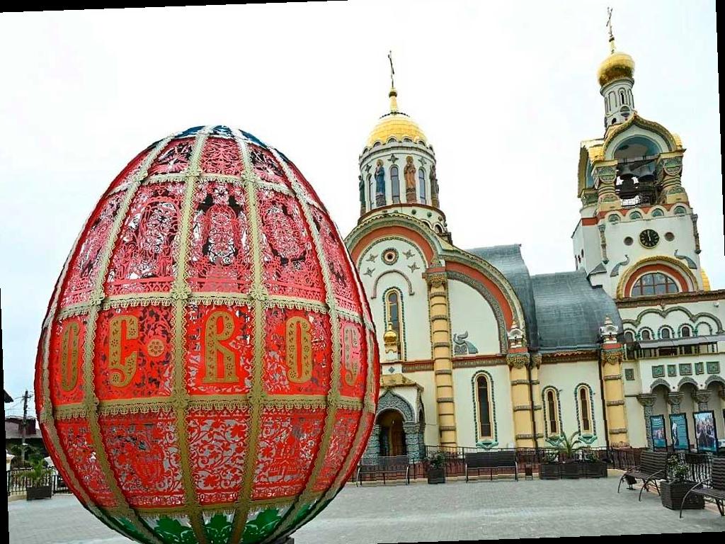 В храмах Сочи прошли праздничные богослужения к Пасхе