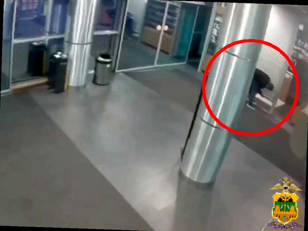 В Адлере неизвестный украл мобильные телефоны из павильона