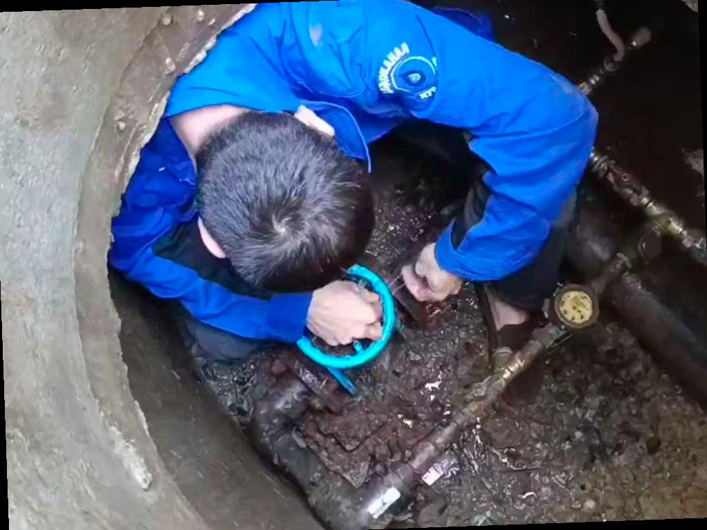 Водоканал Сочи продолжает отключать должников в Центральном районе