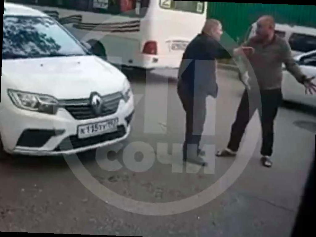 Более 20 водителей попали за руль пьяными, а также произошел ножевой бой среди водителей маршруток в Сочи на прошлой неделе.