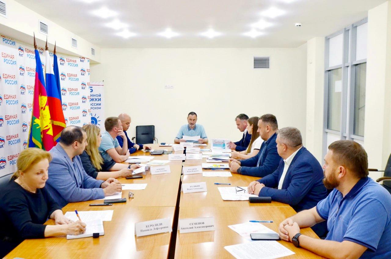 «Строительство спорткомплекса на Пластунке: Виктор Тепляков обсудил проект»