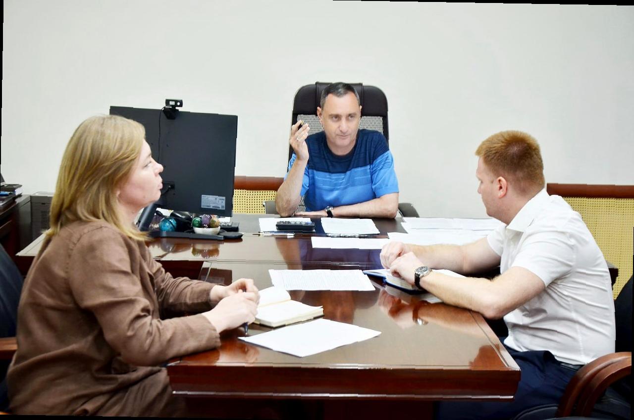 «Виктор Тепляков обсудил борьбу с вредителями в Сочи»