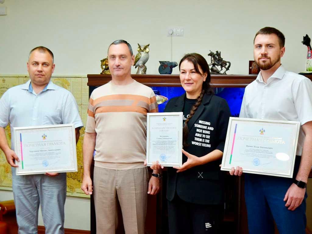 Лучшие специалисты Сочи получили почетные грамоты за свой вклад