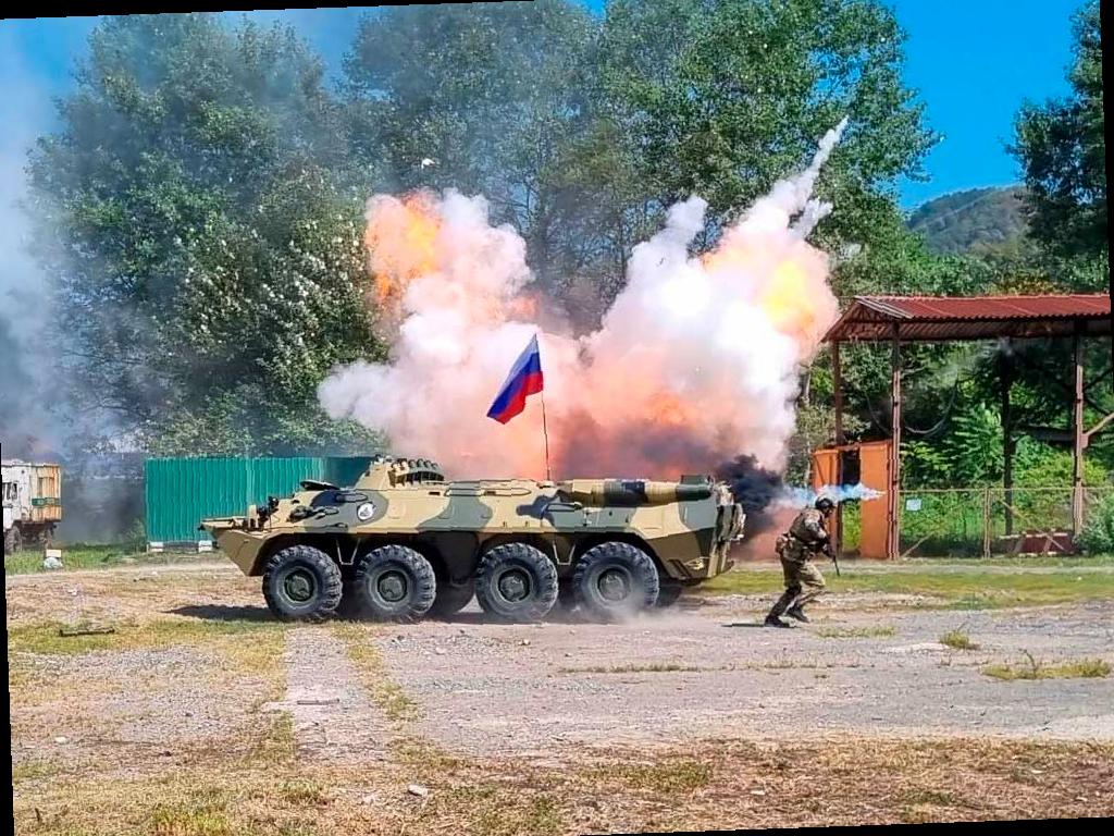 Росгвардейцы устроили показательные выступления для школьников в Сочи