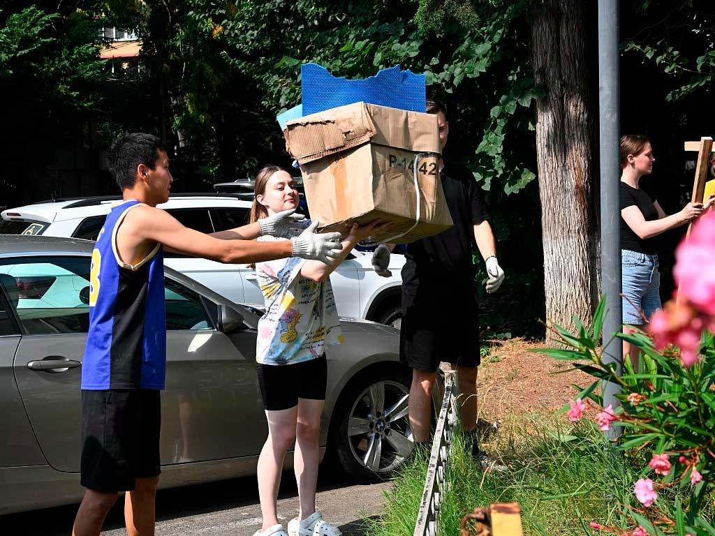 Студотряды приводят в порядок подвалы в Сочи