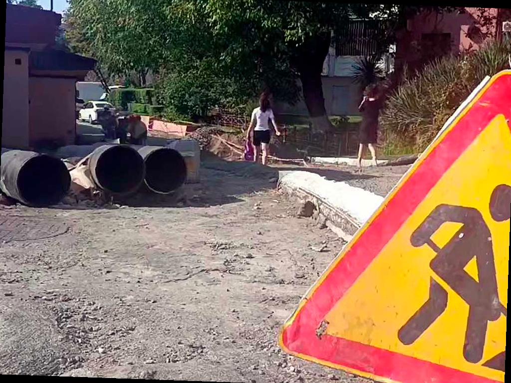 Водоканал Сочи завершает ремонт трубопровода на улице Чехова