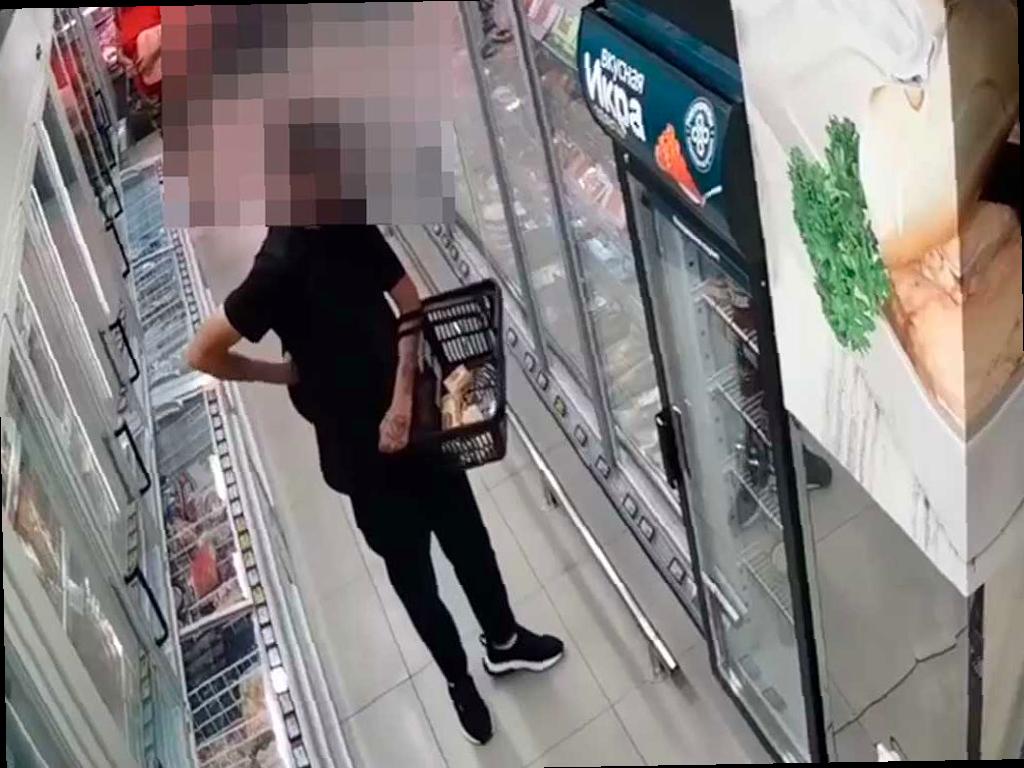 Житель Адлера рискнул, украв деликатесы из магазина