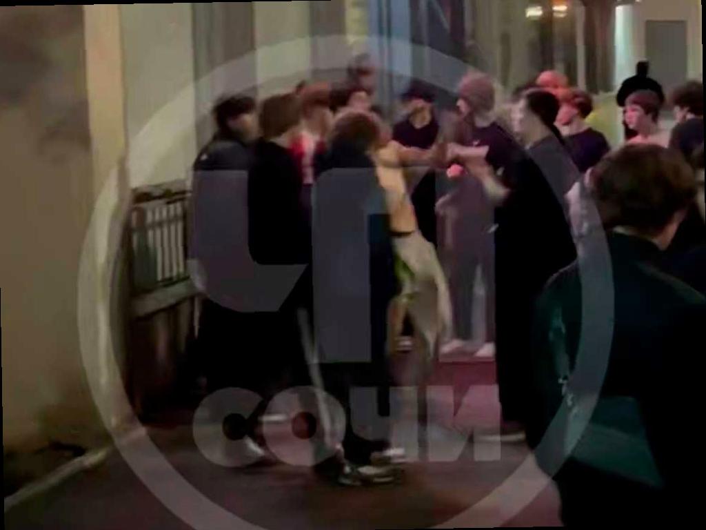 Массовая драка в центре Сочи: полиция задерживает участников