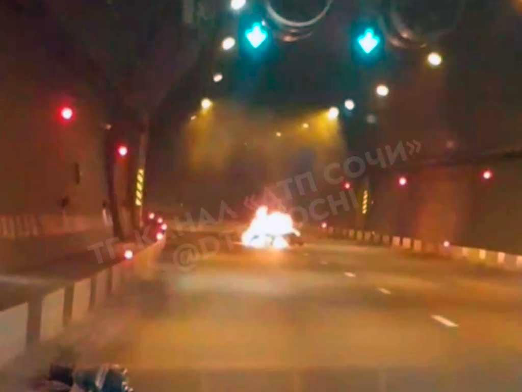 В одном из тоннелей Сочи произошел пожар на мотоцикле