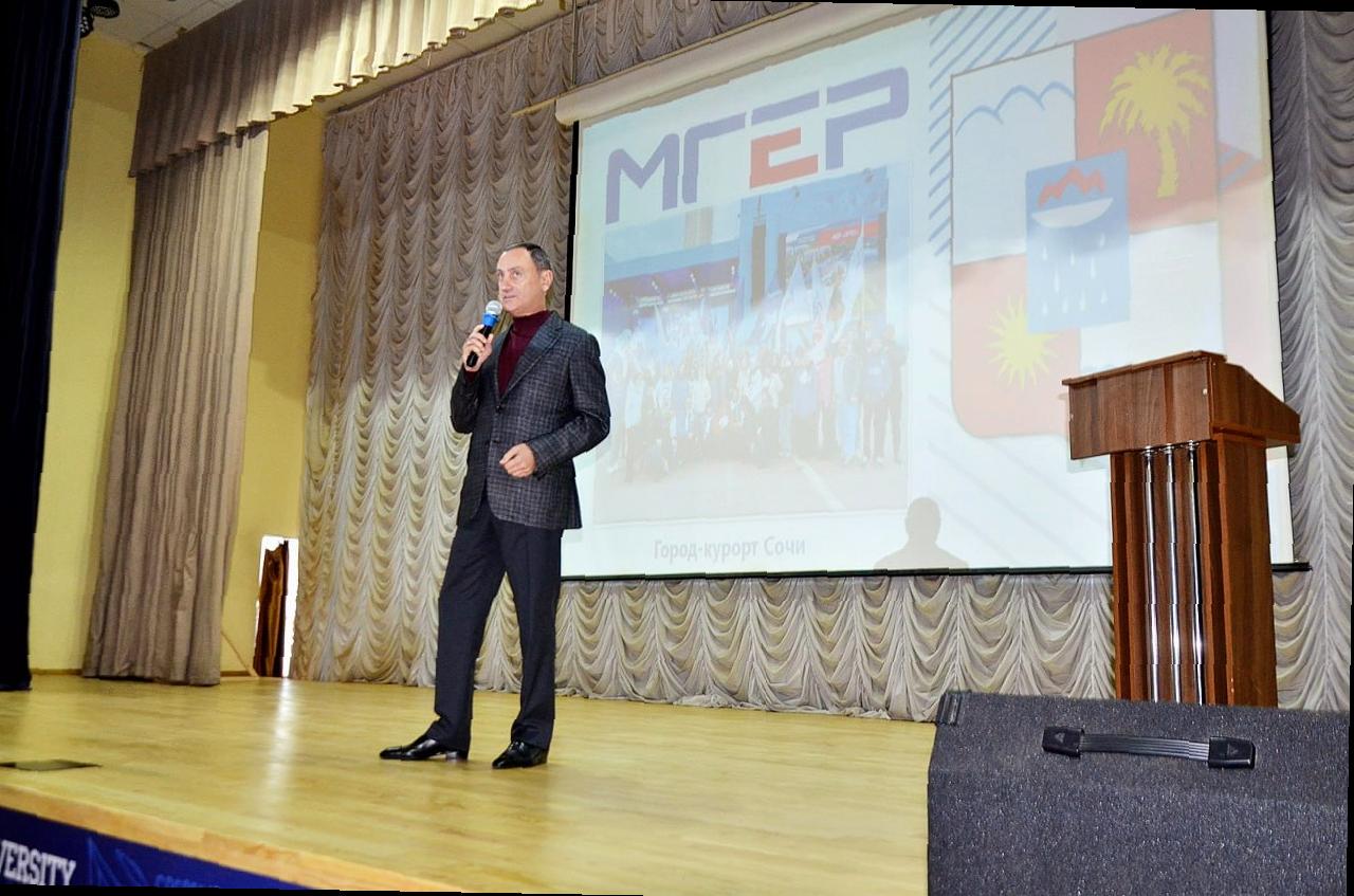 «Возможности сотрудничества с «Молодой Гвардией»: Виктор Тепляков встретился со студентами»