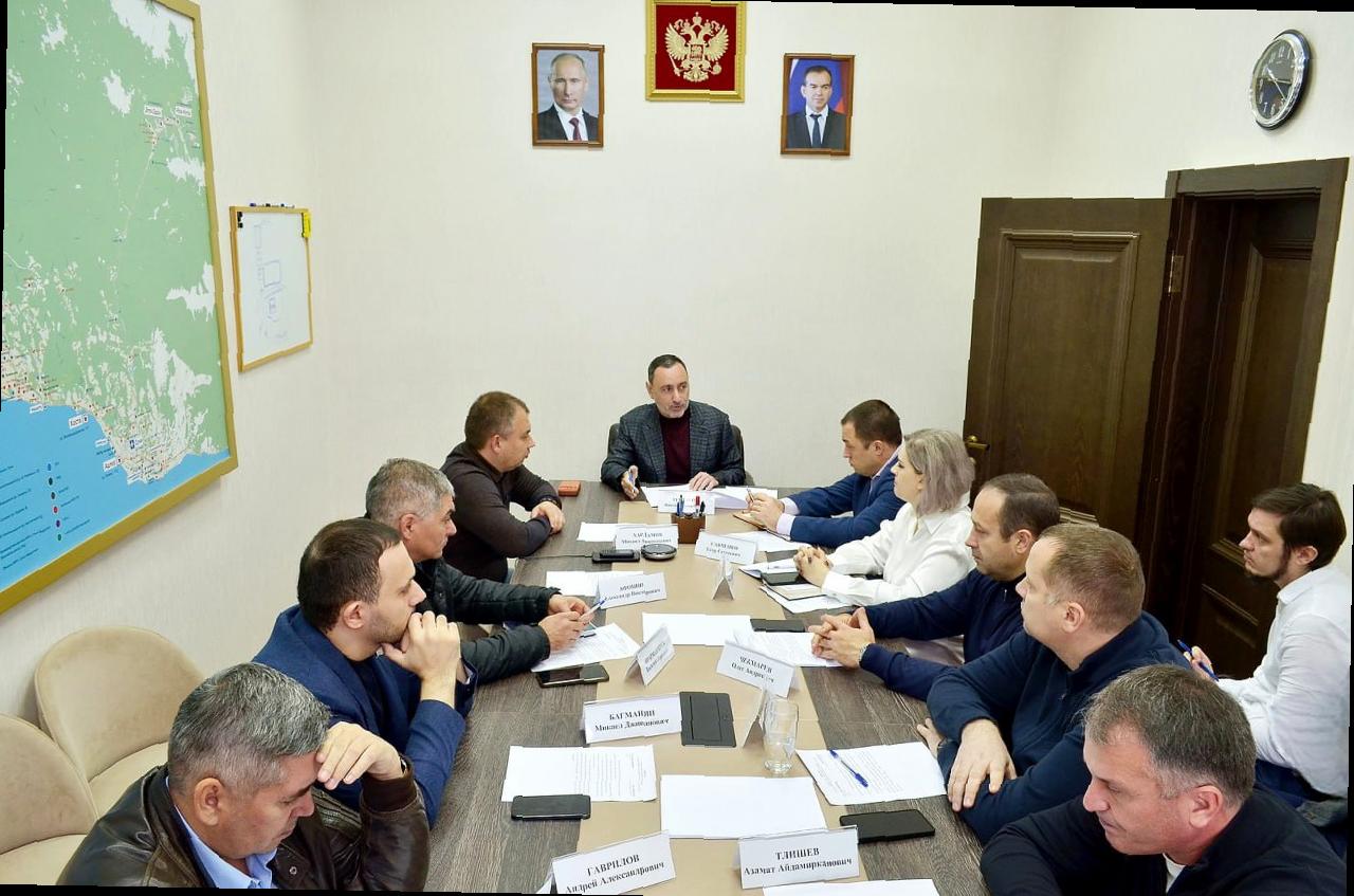 «Виктор Тепляков рассмотрел проблему парковки в водоохранной зоне»