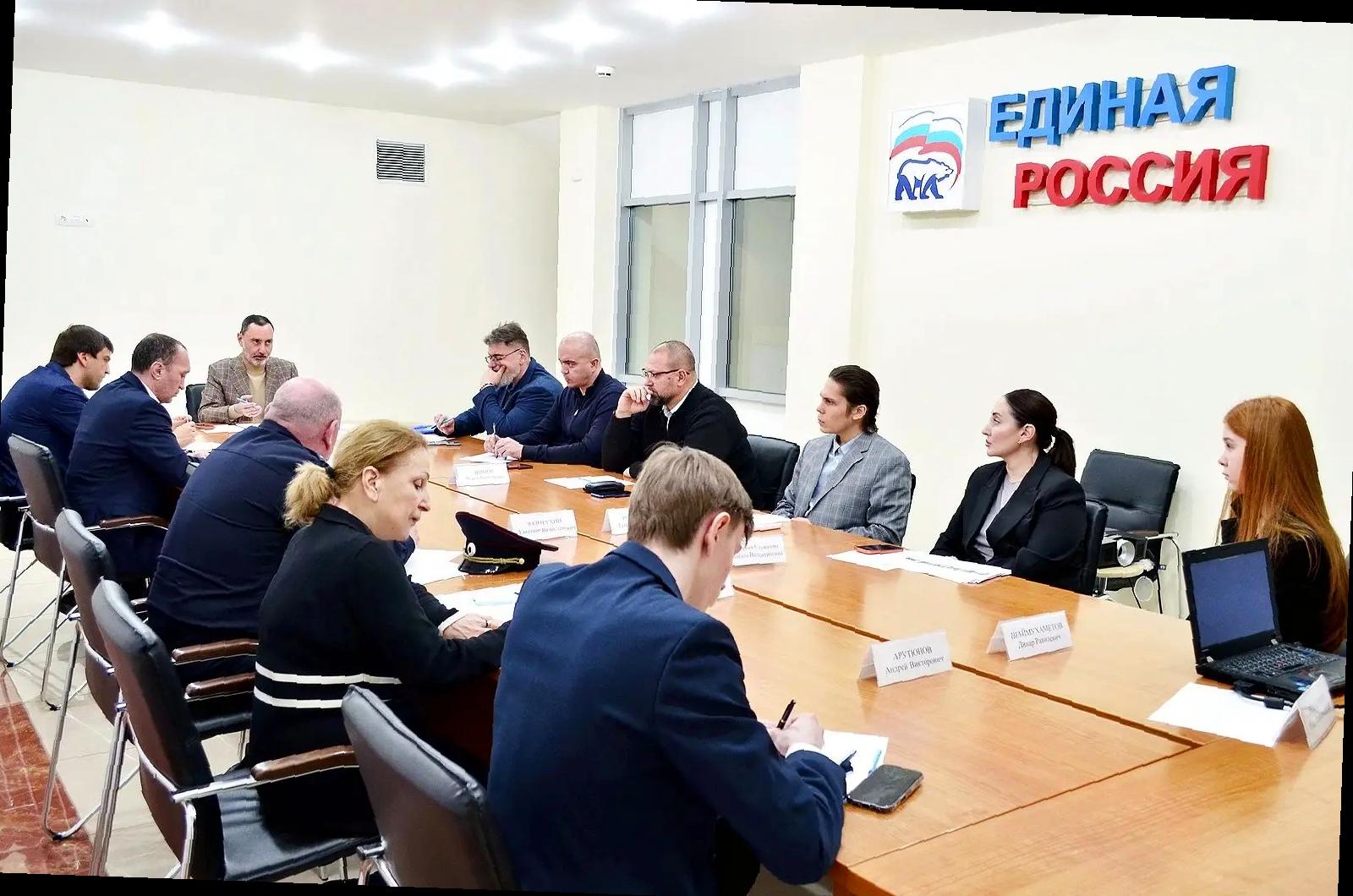 «Виктор Тепляков обсудил состояние железнодорожных путей возле курортов»