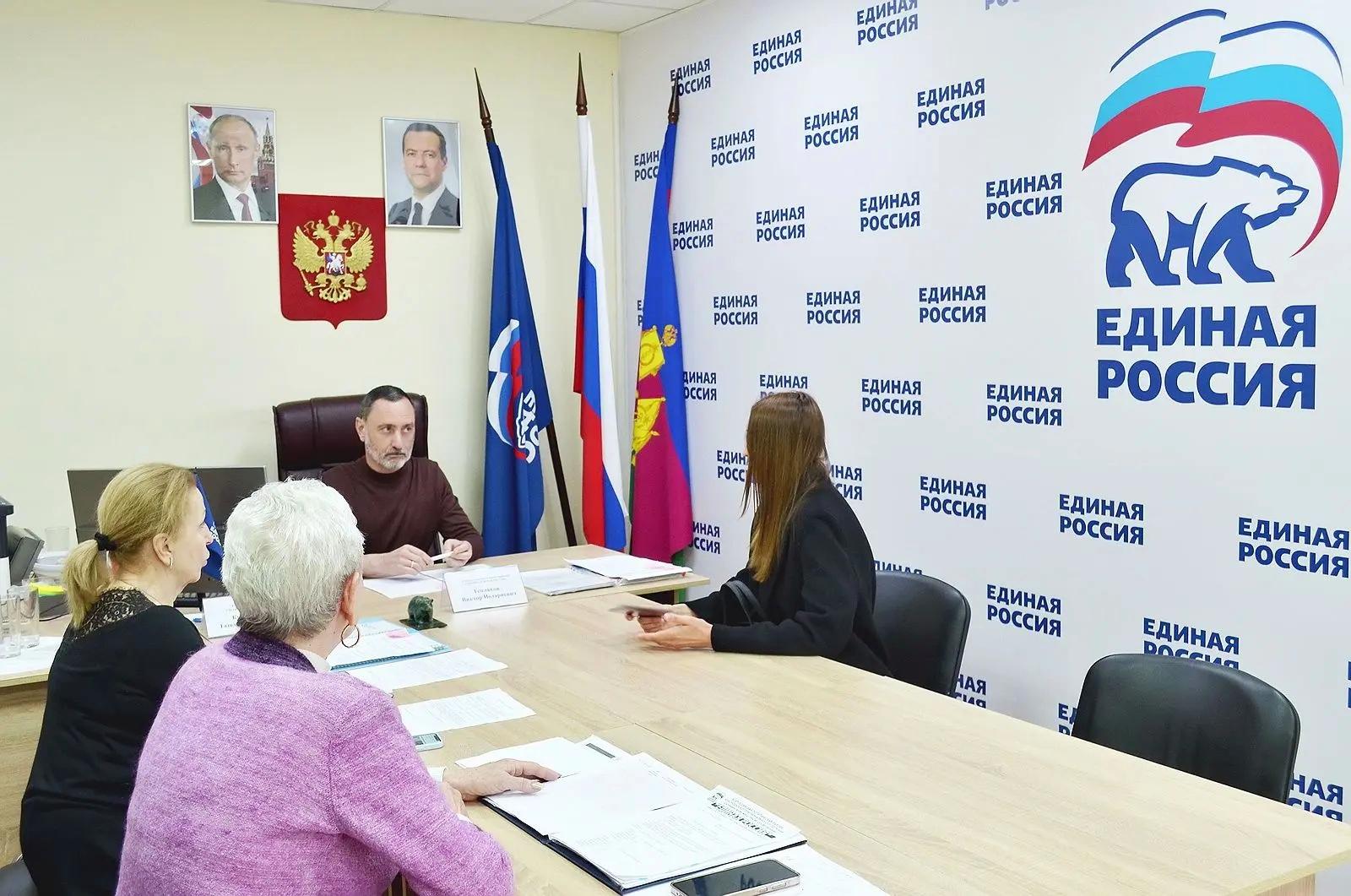 «Виктор Тепляков помогает жителям в общественной приёмной «Единой России»