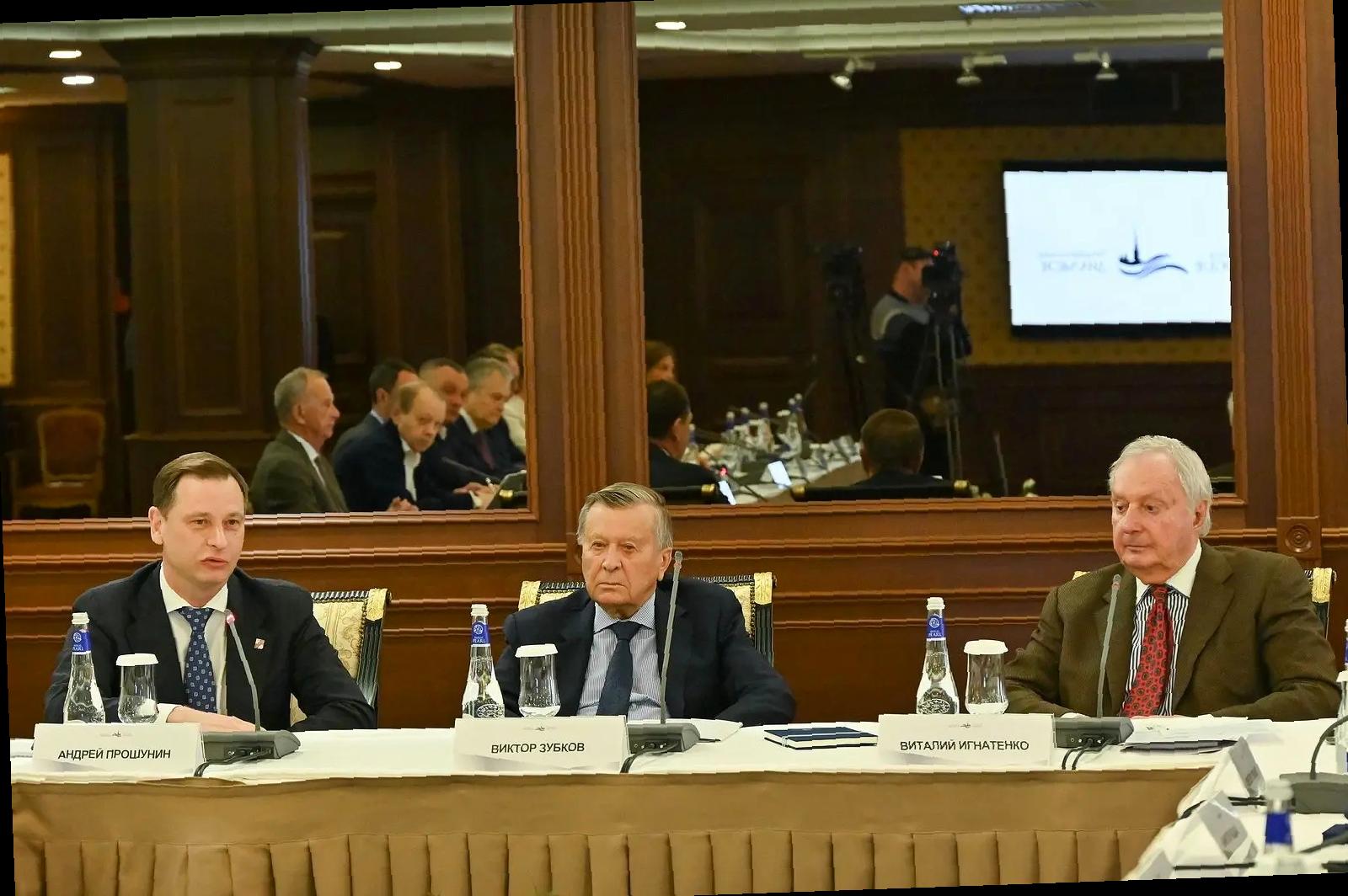 «Участие Виктора Теплякова в форуме «Петербургский диалог»»