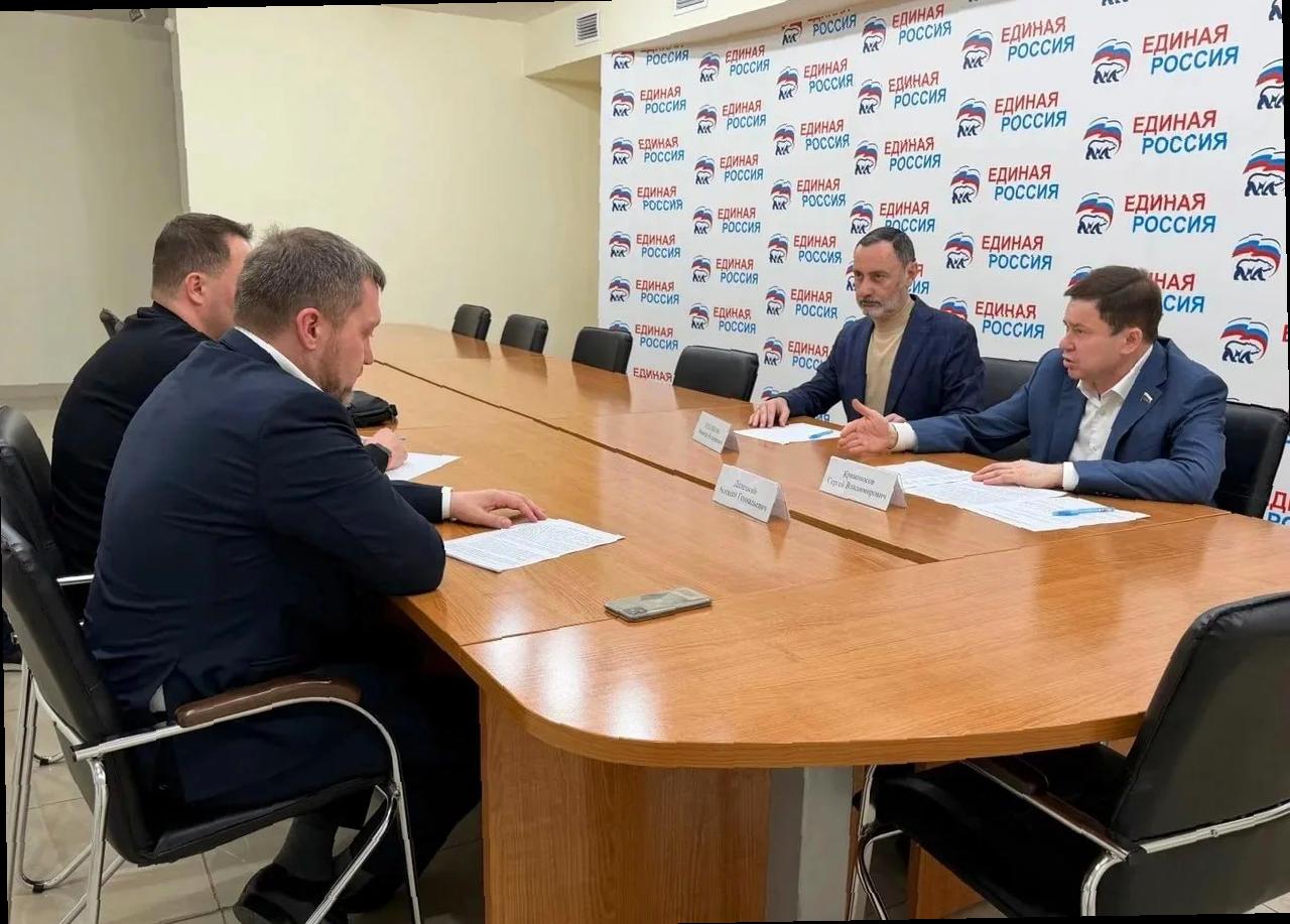 «Виктор Тепляков обсудил развитие побережья Сочи»
