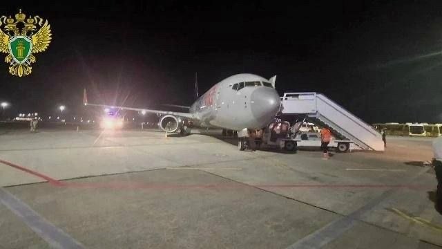 Экстренная посадка Boeing в Сочи: пассажиры доставлены резервным рейсом